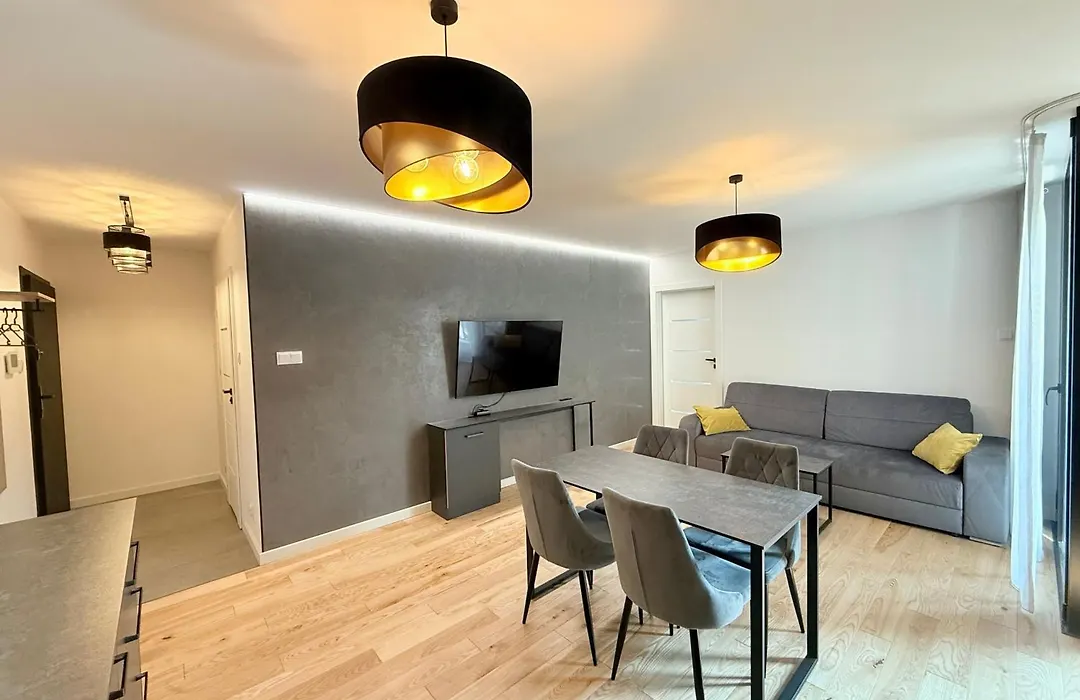 Vistula Avenue Apartment Free Parking, Swimming Pool, Sauna & Gym-1
