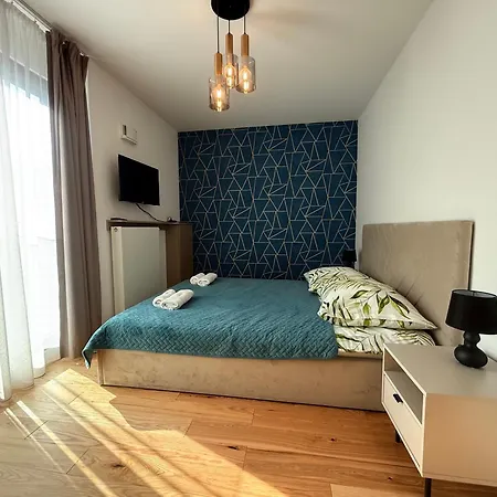 Vistula Avenue Apartment Free Parking, Swimming Pool, Sauna & Gym-3